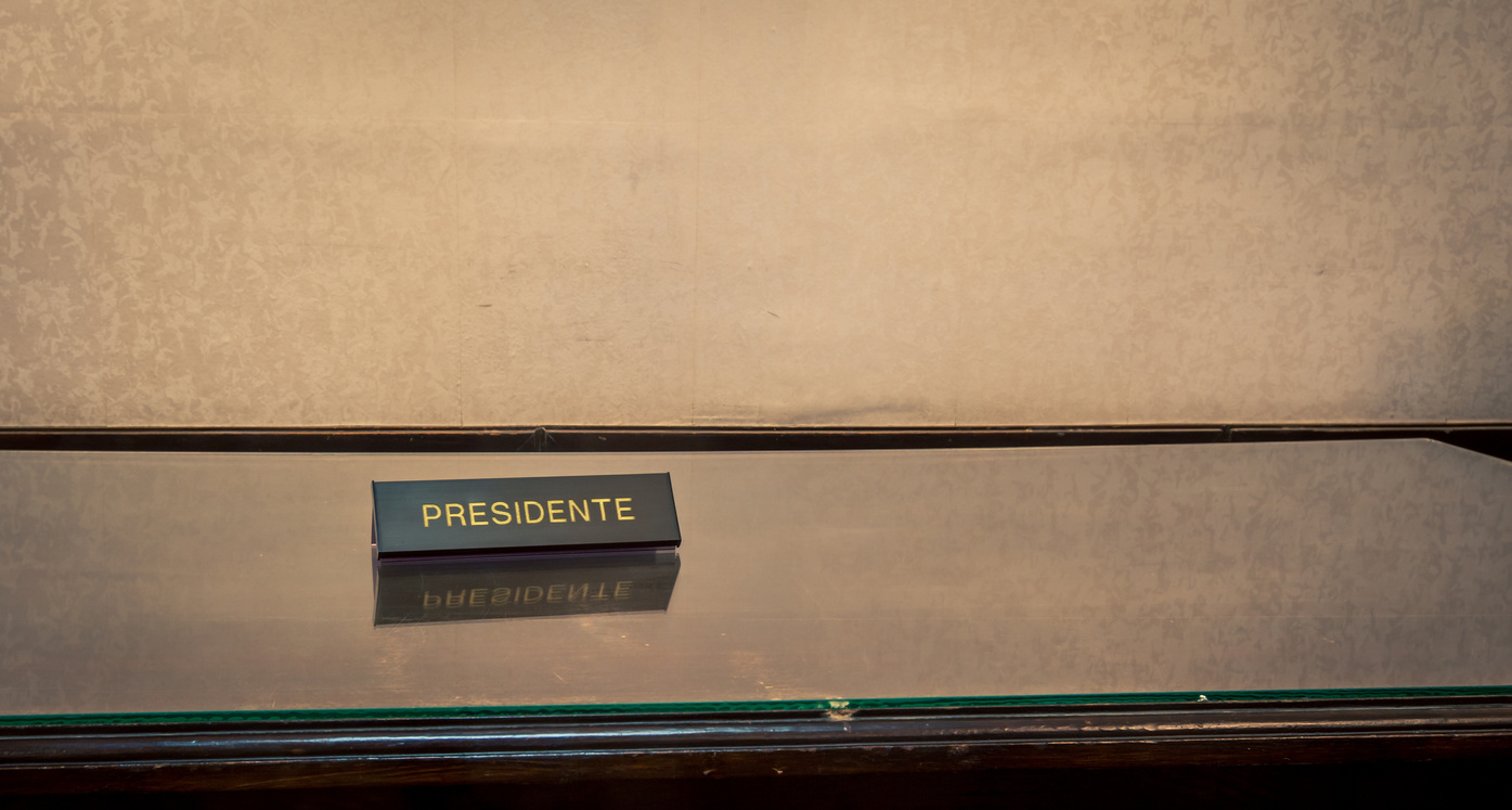 president desk argentina